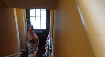 Crvenokosa model u košulji fucks hrvatski besplatni porno filmovi sebe igračkama