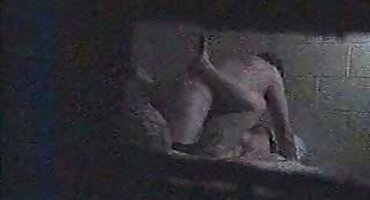 Skinula je haljinu s gaćica i besplatni hrvatski pornići masturbirala na površini stola