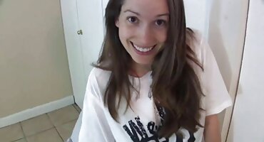 Teen undress prije hrvatski pornici pranja i miluje maca vibrator