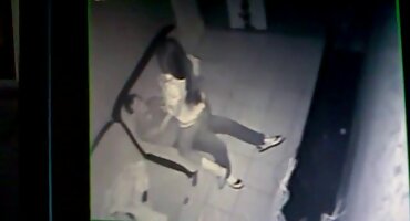 Mladi Azijski djevojka omogućuje porno hrvatska internet masturbirati joj maca s anal dildo