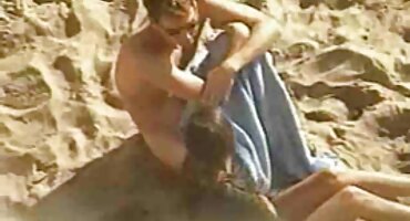 Plavuša s crnka sisati internet, prije nego što hrv porno je završio