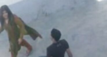 Lijepa plavuša prste pornici hrvatski bradavice i osjeća vlagu između usana