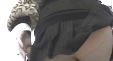 Razigran crnka sranje hrvatski pornić falus čovjeka, dok on ne sperma joj na lice