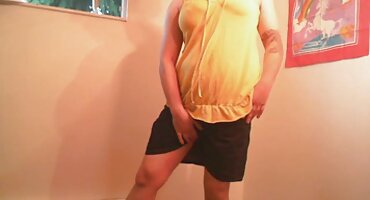 Gola prsata koketna hrvatski amaterski porn Emilie Bloom gura vibrator u maca