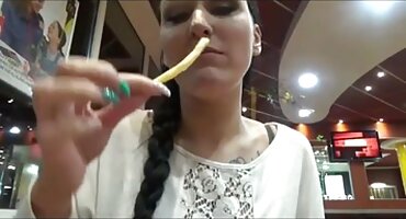 Starija crnka zavela čovjeka sa hrvatski amaterski porno video svojim kupaći kostim ševe