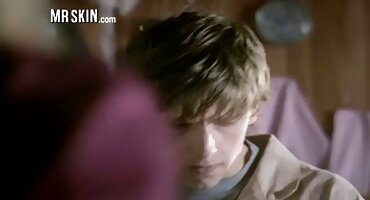 Momak je pomogao Latini oprati pijesak i hrvatski pornici video zainteresirao je za seks