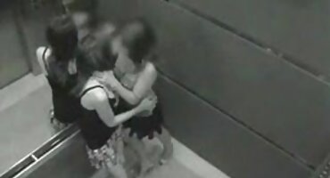 Analiza porno filmovi sa prevodom na hrvatski novogodišnjih darova završila je grupnim jebanjem i bukom