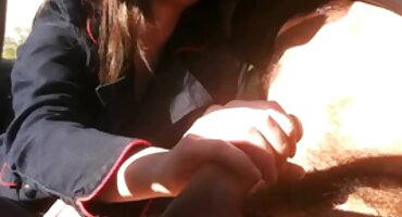 Djevojka pozira porn hub hrvatska u atraktivnom donjem rublju u svojoj spavaćoj sobi