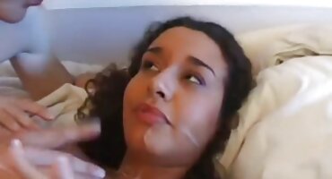 Lopov je vidio masturbaciju djevojke u duši i hrvatski pornić htio je jebati