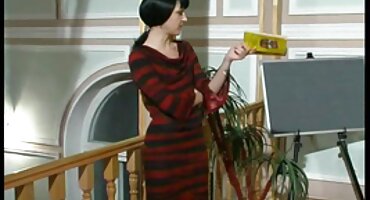 Blonde teen zavela čovjeka pornici hrvatski u prozirnoj bluzi za seks