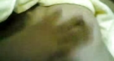 Grupni seks hrvatske porno glumice s tri hipija s dlakavim maca