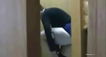 Drolja s plavom kosom pogađa intimnog partnera svojim puhanjem pornici na hrvatskom jeziku