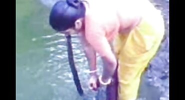 Iskusna Plavuša uspjela je sisati kurac i masturbirati u hrvatski amaterski pornici isto vrijeme