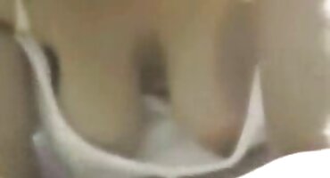 Pušenje na bazenu glatko hrvatski amaterski porno snimci prelazi na međurasni seks s mulatom u spavaćoj sobi