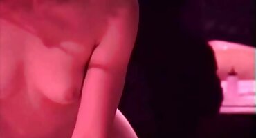 Starija Plavuša pornic hrvatska predložila je momku Seks U Troje