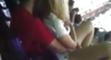 Podređena je latina s sočnim oblicima zadovoljava porn hub hrvatska publiku BDSM igrama