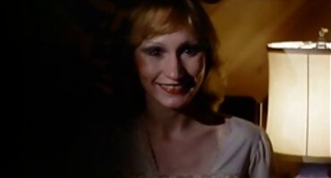 Drolja u tajicama vrti joj hrvatski porno klipovi dupe i postavlja joj BF za dobar analni invazija