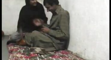 Zaveo muškarca drskim hrvatski amaterski pornici pušenjem i agresivno mu se predaje