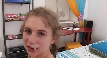 Smjestila se ispred otvorenog prozora i masturbira svog xxx porno hrvatski konja