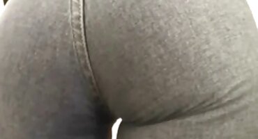 Iskusna žena ušla je u intimnu vezu s mladim ljubavnikom hrvatski pornici