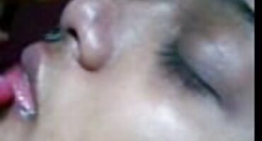 Plesala je pred muškarcem u požudnoj haljini i uzela njegov kurac porno hrvatski