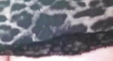 Titted djevojka s naočalama iskušava Crna masera besplatni hrvatski pornici