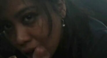 Prsata zrela plavuša zabavljala je hrvatski pornici video svog pastorak