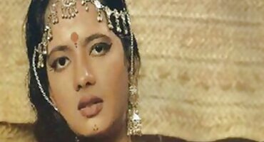 Naočale djevojka vezan u porno video hrvatska krevetu s crnim ljubavnik