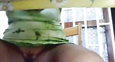 Crvenokosa uciteljice pokazuje očajnički striptiz u pornici na hrvatskom klasi