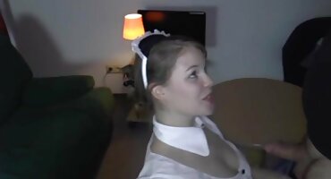 Prsata koketna doživljava snažno uzbuđenje hrvatski porno klipovi i fingering