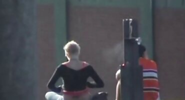 Ona nosi hrvatske porno glumice izopačeno donje rublje i zavodi crnca za Nepriličan seks