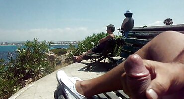 Mlada crvenokosa sova igrala se ustima s penisom i sjela na amaterski hrvatski pornići njega