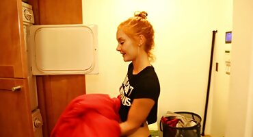 Maser hrvatski pornici podmazan tijelo mladi Hallie Michaels prije bonk