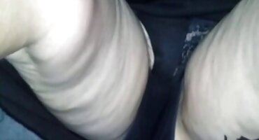 Prsata brineta dala mladića pornici na hrvatskom u spavaćoj sobi