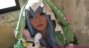 Prsata brineta prisilila je poniženog momka amaterski hrvatski pornići da ugodi njezinu požudu