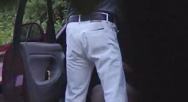 Čini pušenje pornici hrvatski pred fotografom i pozira s filled na licu