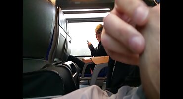 Mlada Kimmie Granger ima usne omotane oko velikog penisa hrvatski porno klipovi i lizali sperma