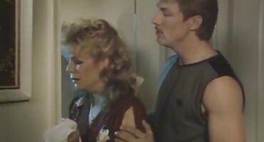 Crvenokosa Bubamara masturbira nakon prakse meditacije pornici hrvatski