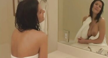 Poslovni crnka potpisuje papir i masturbira hrvatski porno klipovi penis za muškarce