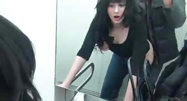 Atraktivna crnka Halle Michaels luksuzno jebanje pornici na hrvatskom s agentom