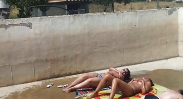 Mlada ruska porno hrvatski djevojka povraća i vuče anus na falusu