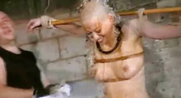 Ona je dobila porno filmovi na hrvatskom veliki trener penis u njezinu dlakavu maca i uživa zujanje