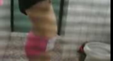 Šarmantna plavuša skida haljinu i miluje se porn hub hrvatska na kauču