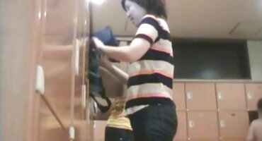 Prekrasna s porno hrvatska Velikim Sisama pripremio anus za međurasni seks