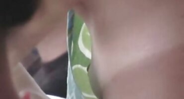 Latina besplatni hrvatski pornići s prekrasnom tetovažom očajnički odustaje u krevetu