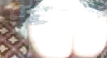 Legla je pored bazena i uzela svoju omiljenu pornici hrvatski masturbaciju