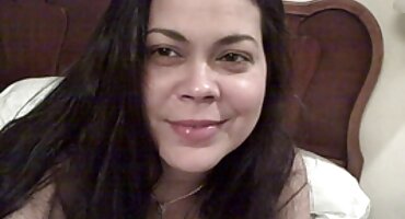 Napaljeni sex porno hrvatska mlada žena s rukom pod gaćice i jebeno na krevetu