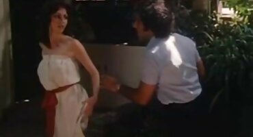 Stroga hrvatska pornjava gospođa dobila u anal pokoran momak u masku