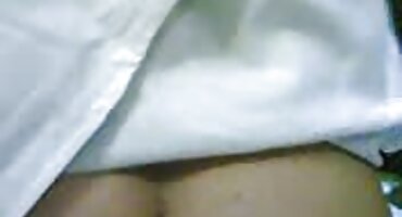 Mlada crnka hrvatske porno zvijezde masturbira joj maca, prije nego što proguta veliki kurac