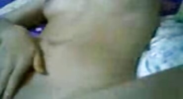 Mlada žena hrvatski pornjici se probudila i počela masturbirati u krevetu